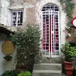 Maisonette Fata Bislacca, * Calcata