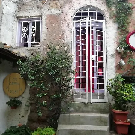 Maisonette Fata Bislacca, * Calcata