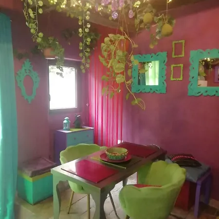 Maisonette Fata Bislacca, アパート カルカータ