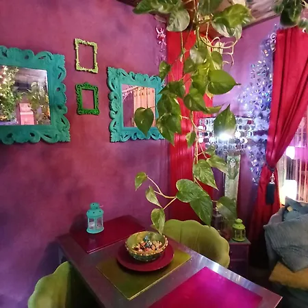 Maisonette Fata Bislacca, * カルカータ
